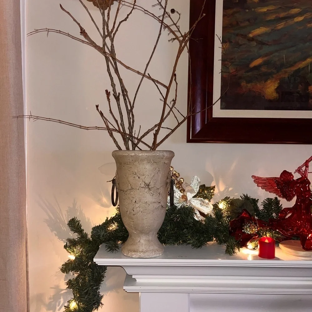 N/A decorative urn